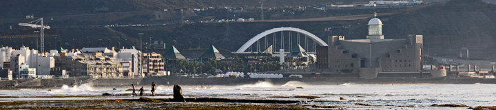 Cicer Surfspot am Canteras Strand und Auditorium Alfredo Krauss in Las Palmas de Gran Canaria